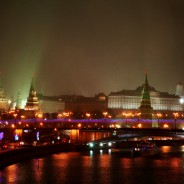 De skyline van Moskou vanaf de Moskva rivier
