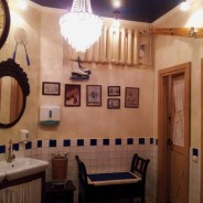 Mooi toilet in een Sovjet-stijl restaurant