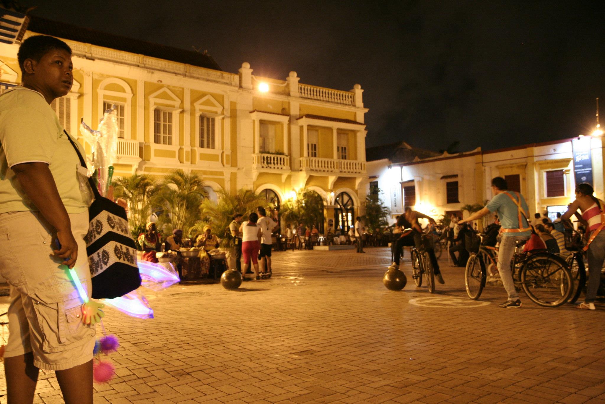 Avond in het oude centrum van Cartagena, bij Iglesia San Pedro