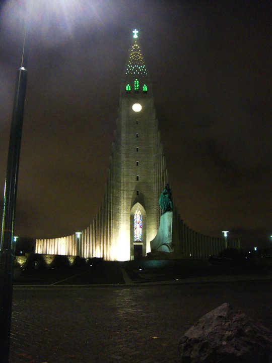 De Hallgrimskirkja in Reykjavik