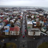Zicht vanuit de top van de Hallgrimskirkja in Reykjavik