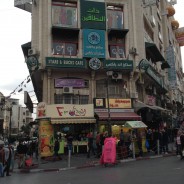Een Starbucks-spoof aan Manara Square in Ramallah