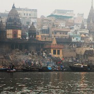Manikarnika Ghat, waar de lijken worden verbrand in Varanasi