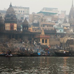 Manikarnika Ghat, waar de lijken worden verbrand in Varanasi