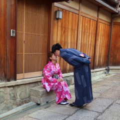 Romantiek in een klein steegje in Kyoto